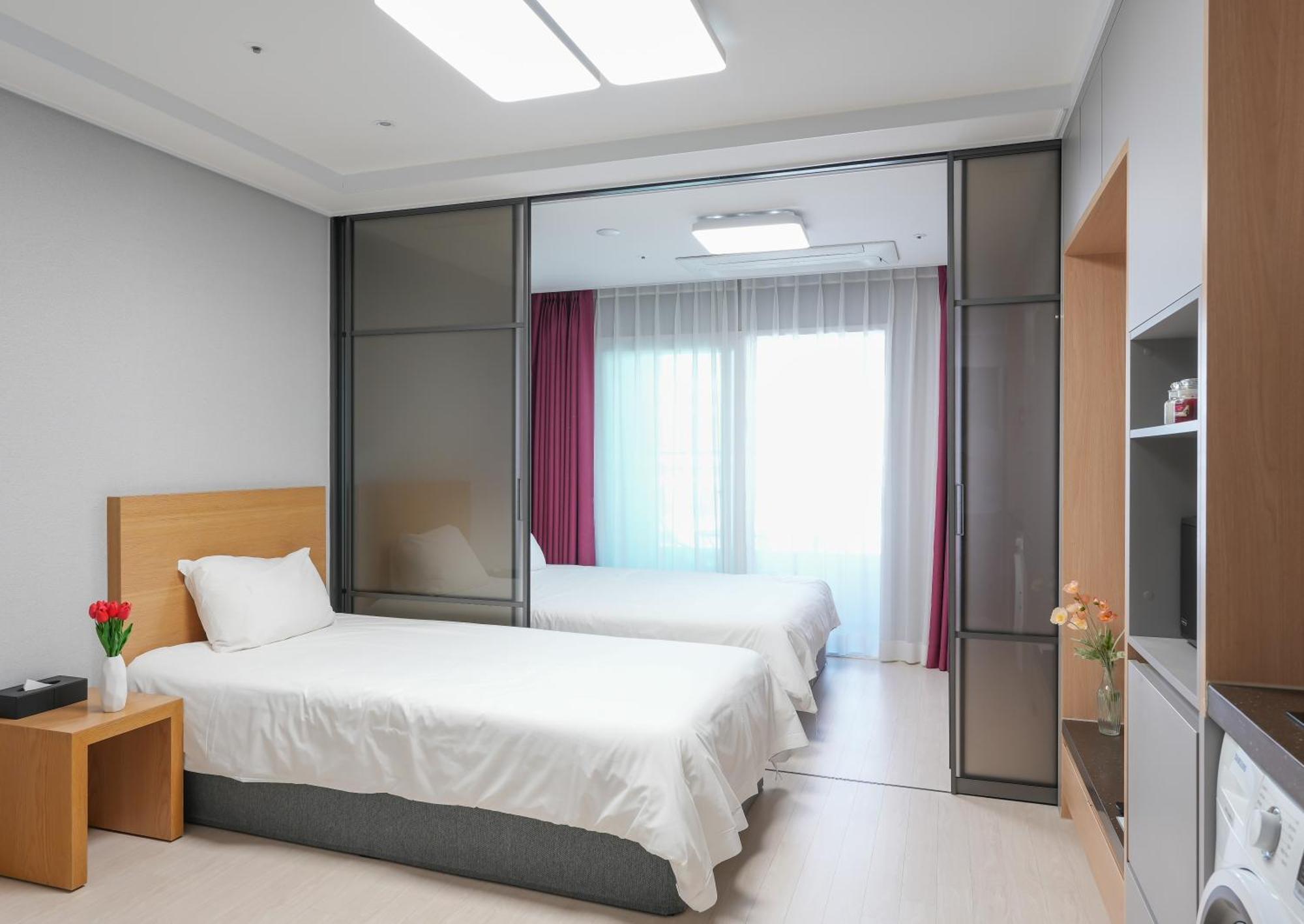 Yeosu Hotel First City Eksteriør billede