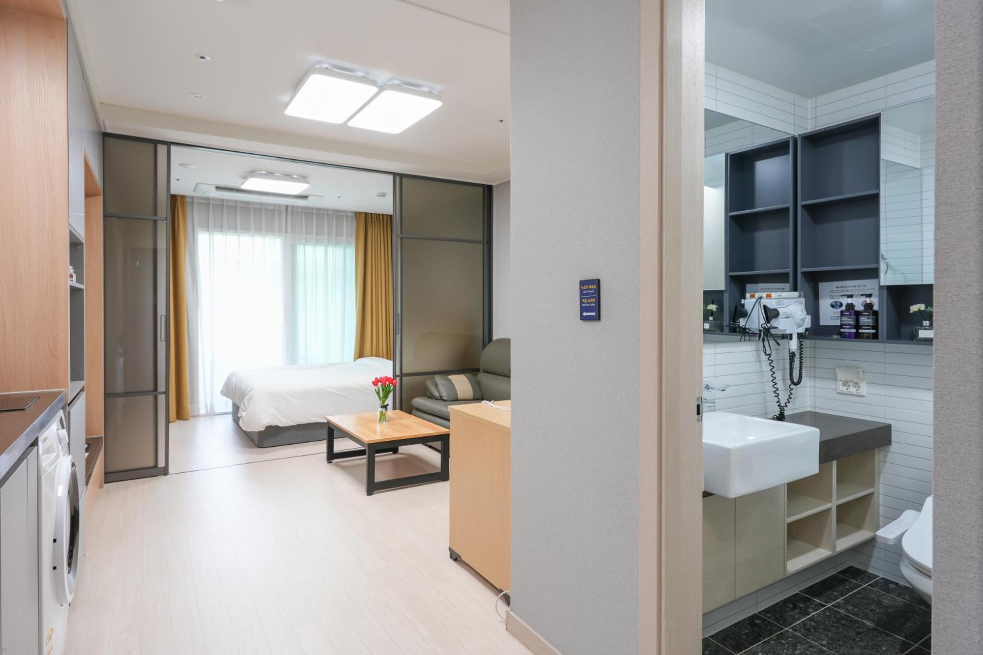 Yeosu Hotel First City Eksteriør billede