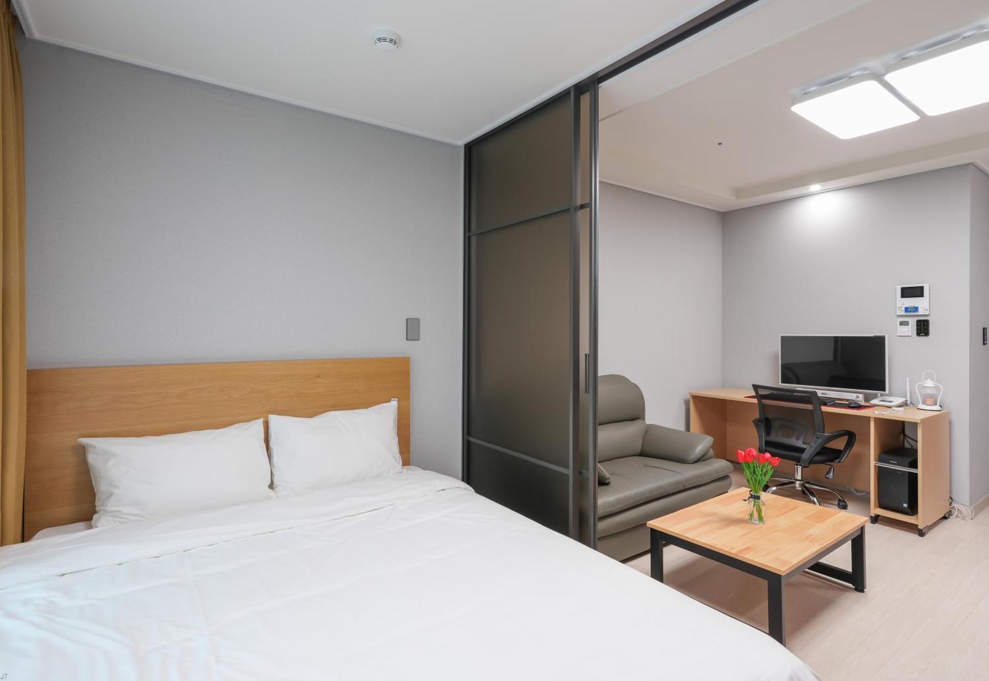 Yeosu Hotel First City Eksteriør billede