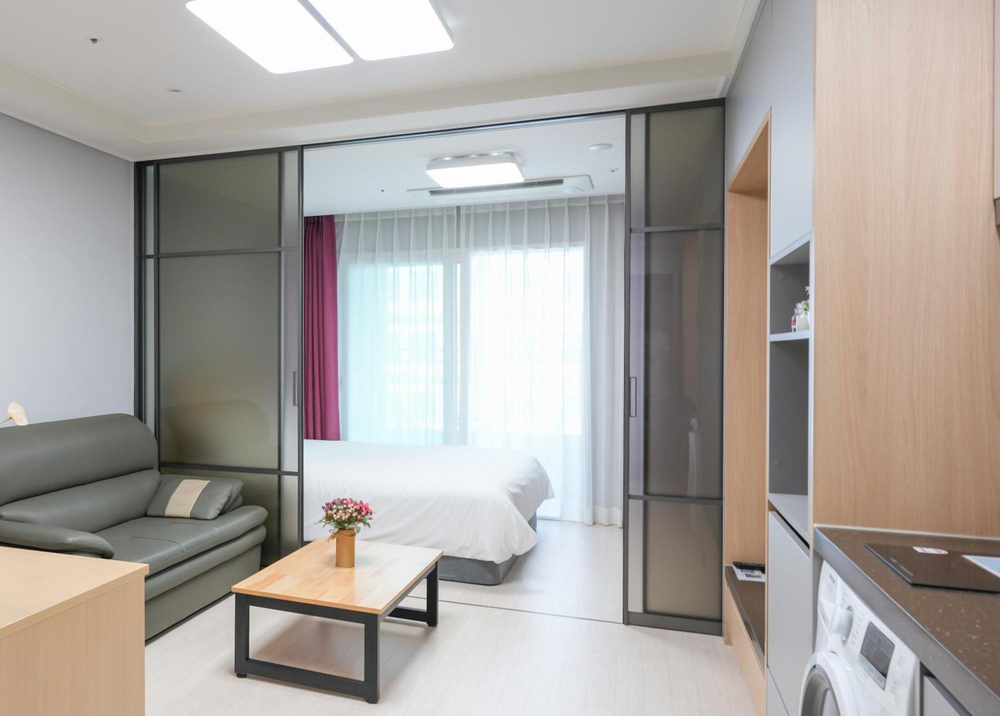 Yeosu Hotel First City Eksteriør billede